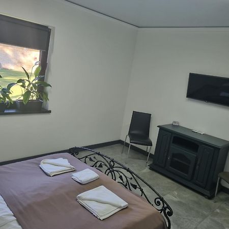Loft Wood Hotel Mukacheve Ngoại thất bức ảnh