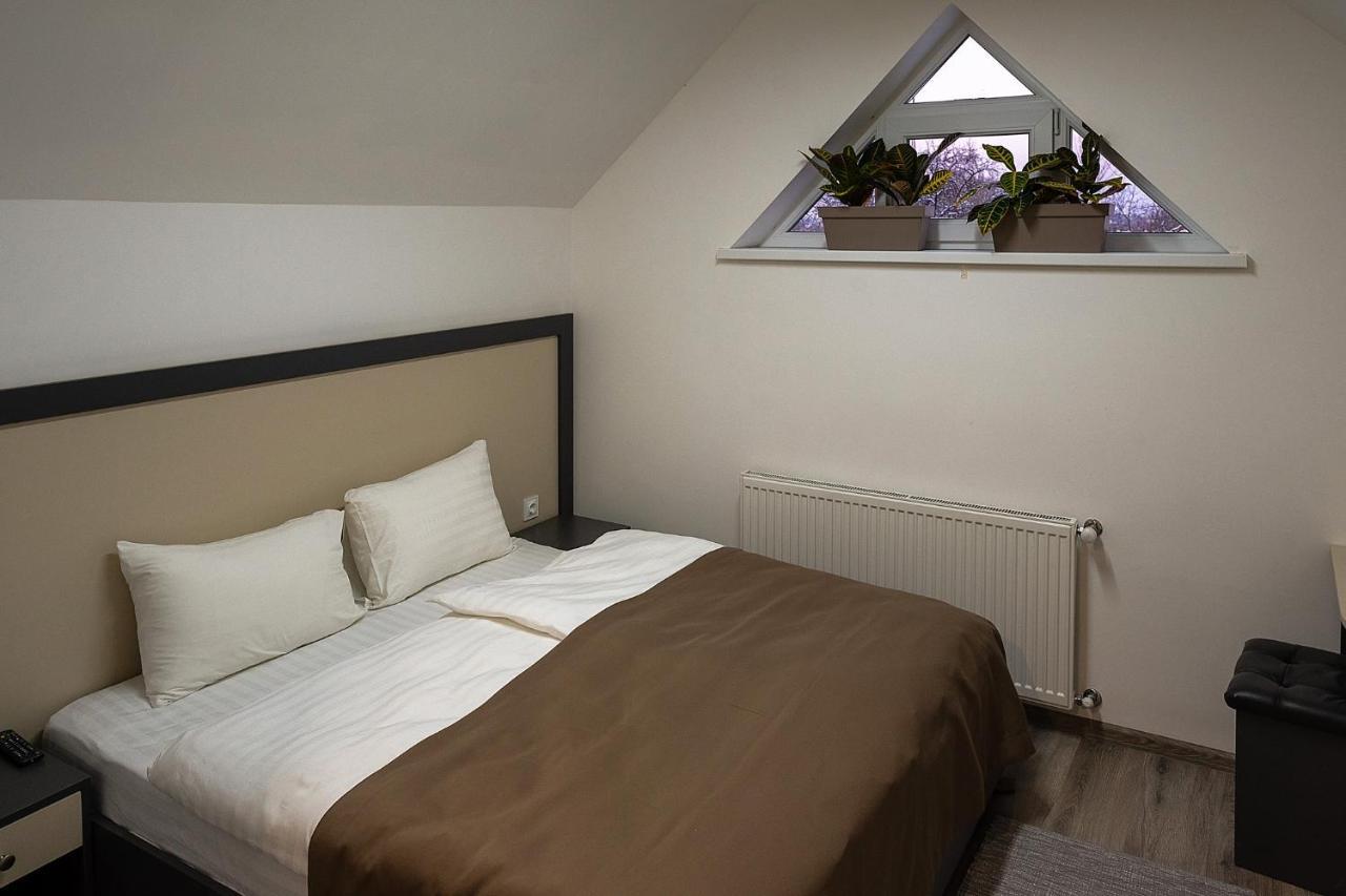 Loft Wood Hotel Mukacheve Ngoại thất bức ảnh